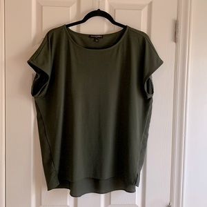 Size large. Banana Republic top. Great condition. Good for work or a night out.